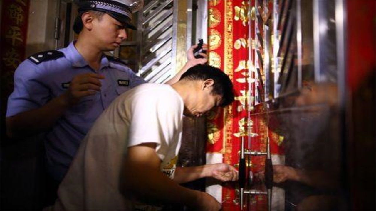 黄平县请开锁师傅开了锁后，师傅